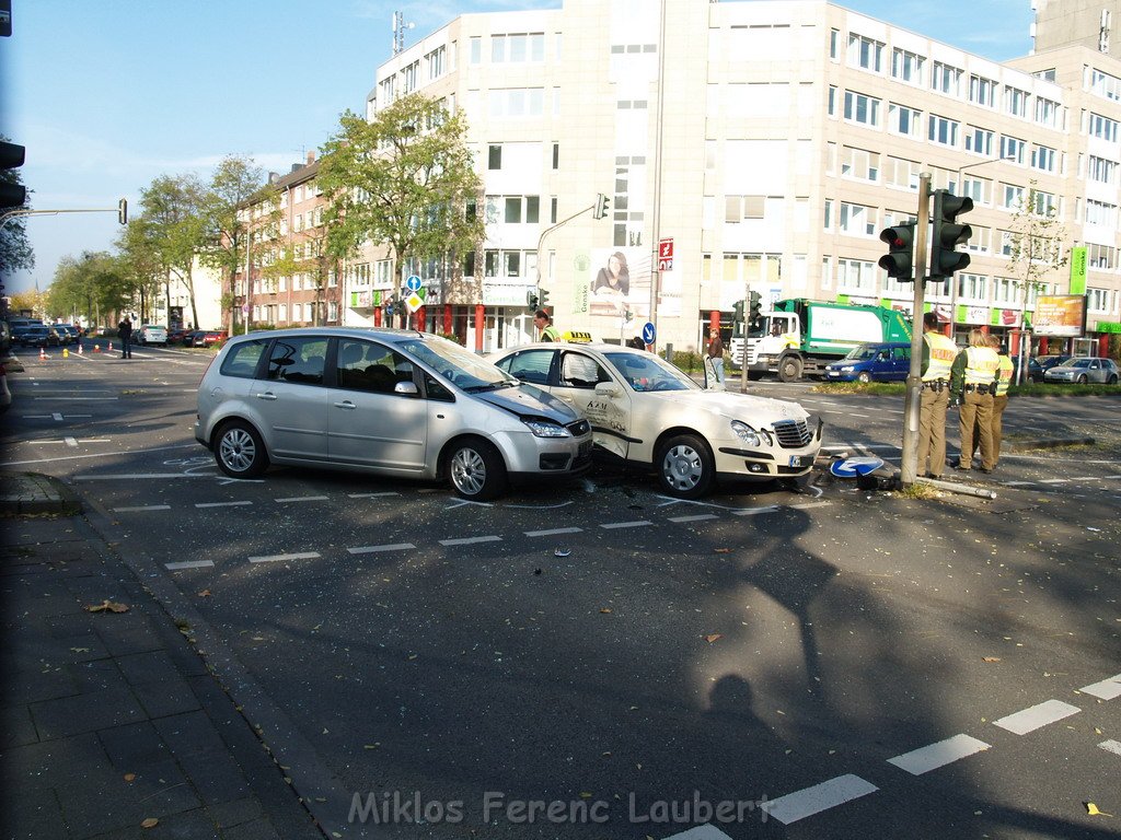 VU 4 PKW Koeln Innere Kanalstr Subbelratherstr  P01.JPG